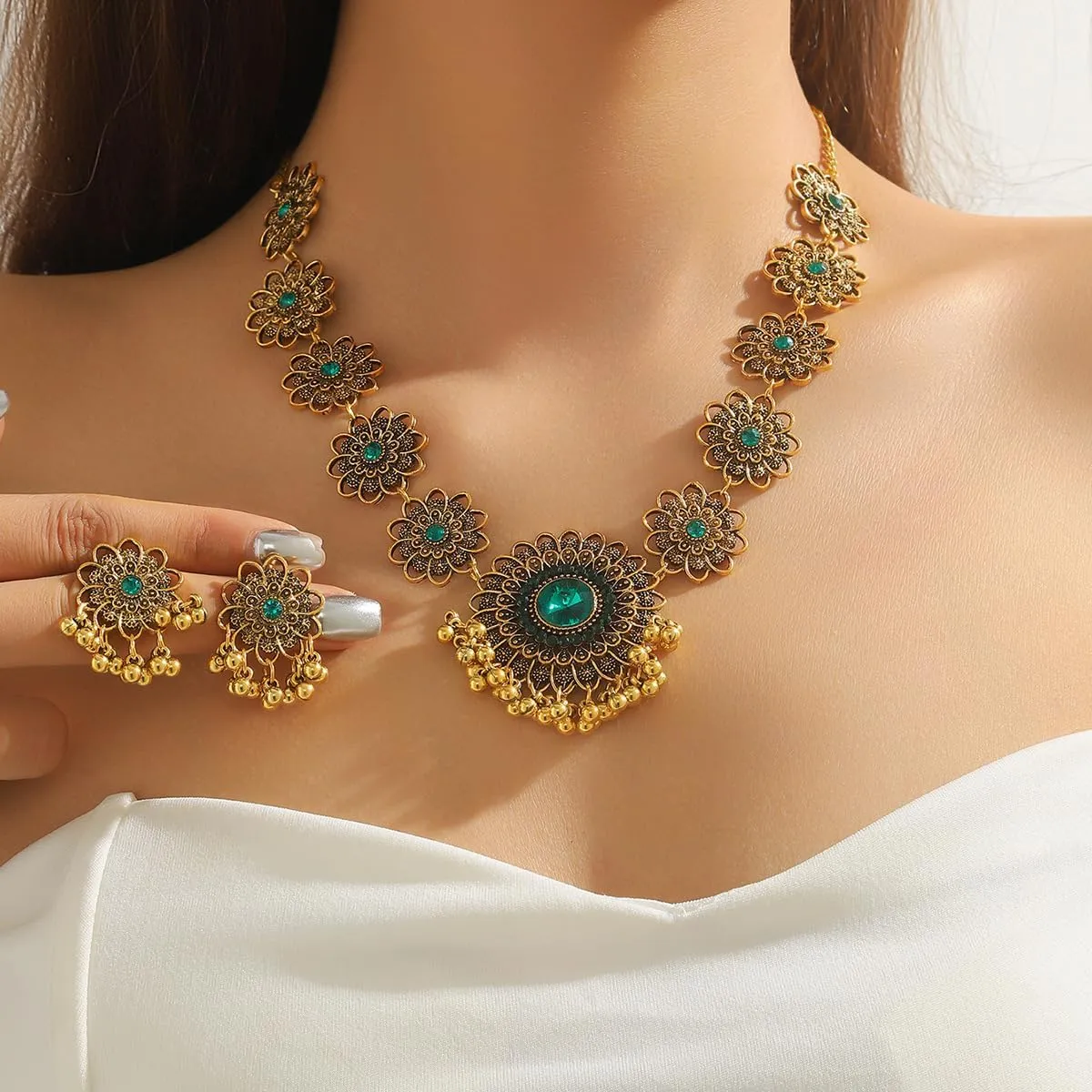 Bethynas Indian Jewelry Set for Women Boho Gold Crystal Flower Choker Necklace Retro Dangle Drop Earrings Traditional Bridal Wedding Belly Dance Accessories Set