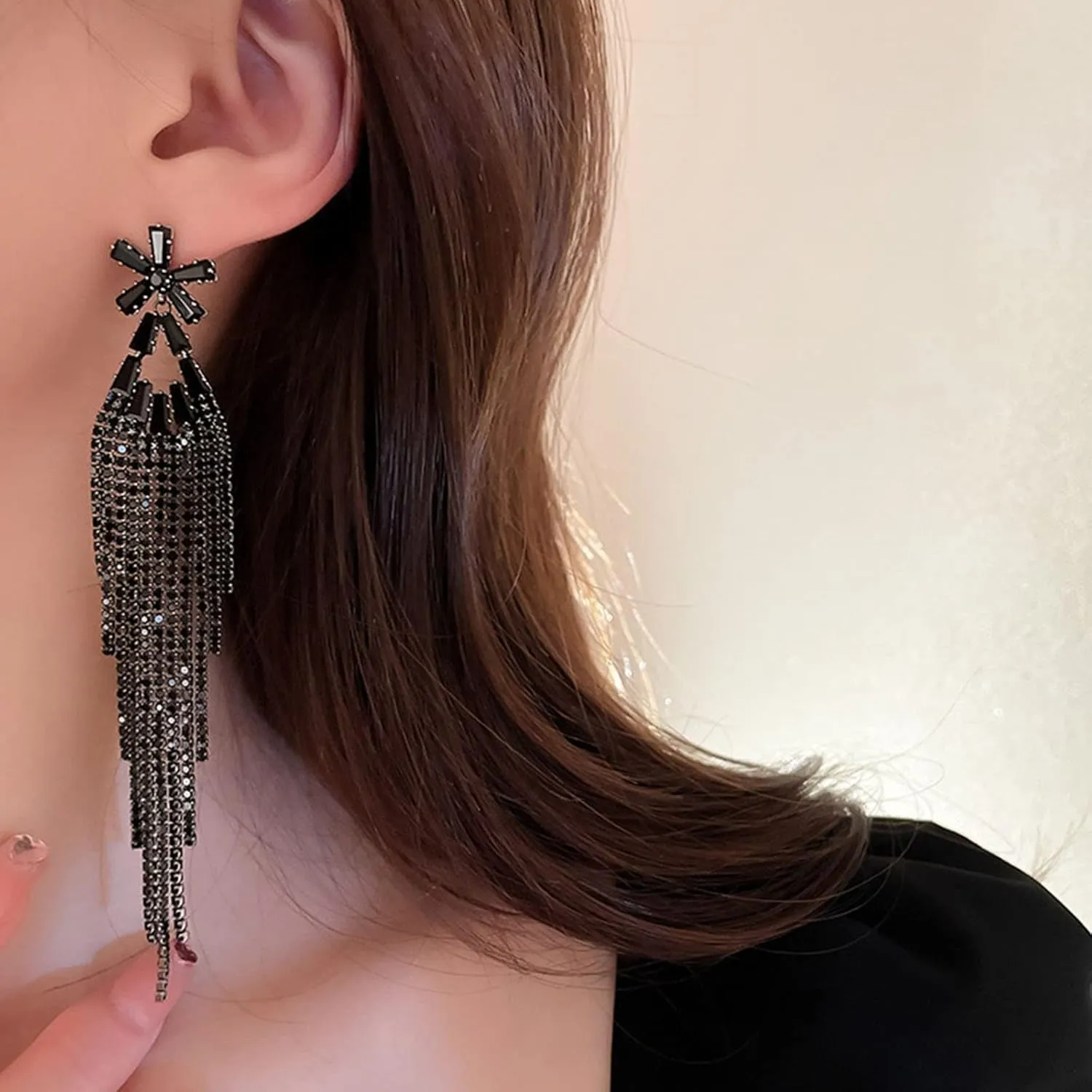 Black Rhinestone Long Tassel Earrings for Women,Crystal Fringe Black Dangle Drop Earrings Zircon Strand Earrings Fashion Exaggeration Black Earrings Jewelry Gifts