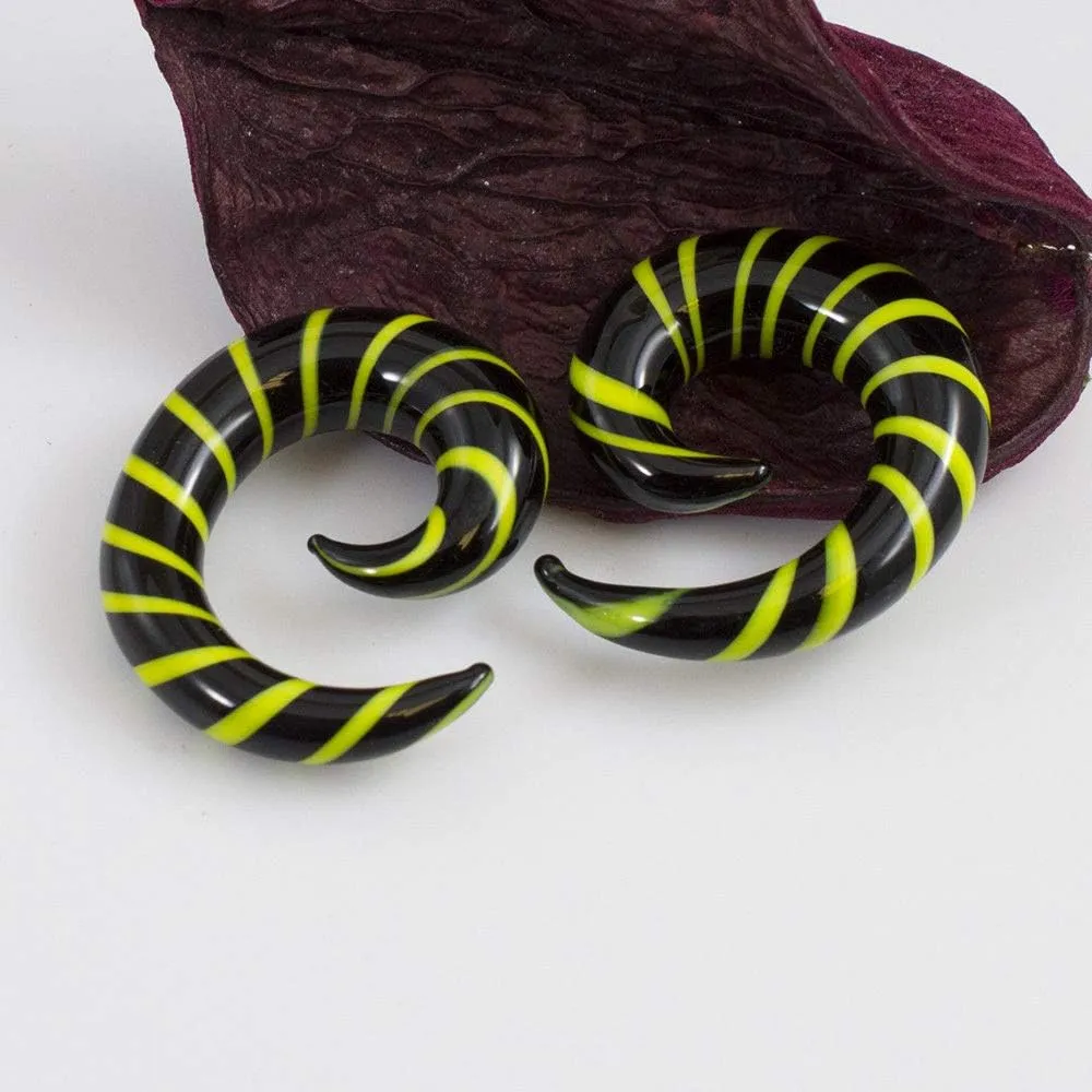BodyJewelryOnline Pair of Black & Green Stripe Spiral Glass Tapers