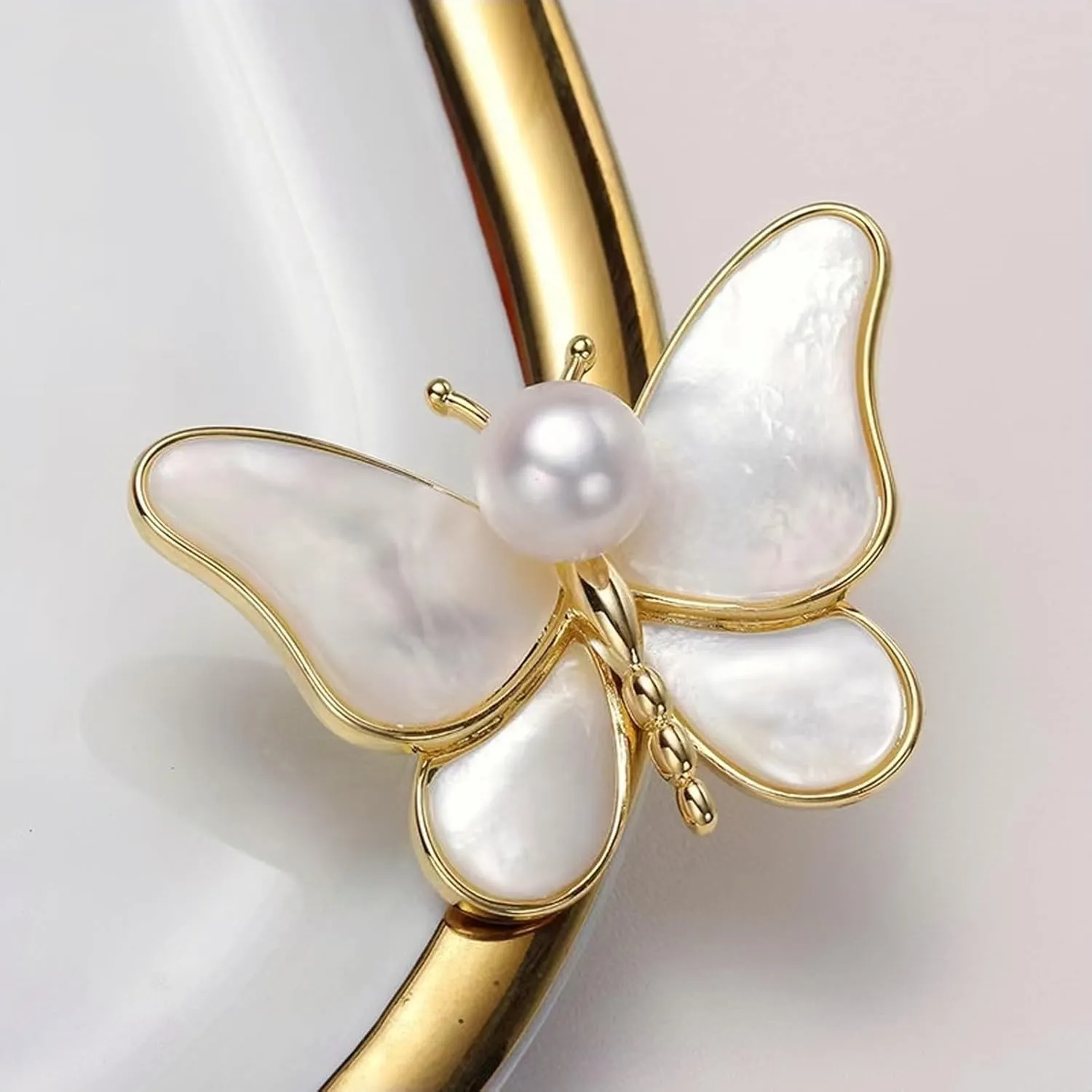 brooches for women, la luen Bow Brooch Pins Sweater Shawl Clips Faux Pearl Brooch Pins for Women