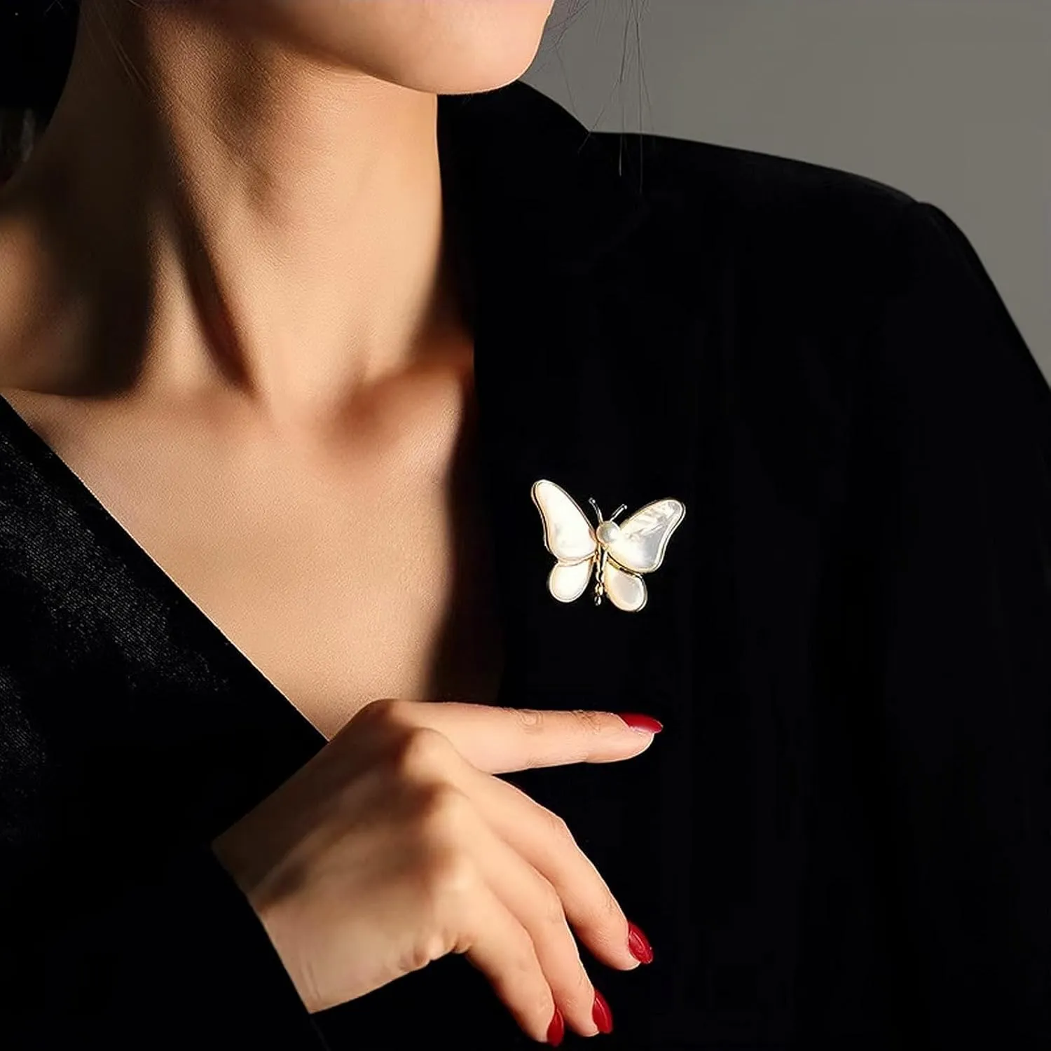 brooches for women, la luen Bow Brooch Pins Sweater Shawl Clips Faux Pearl Brooch Pins for Women