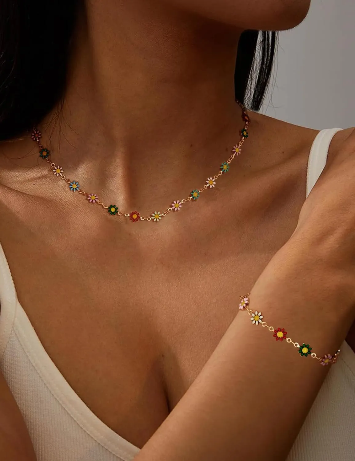 Cute Flower Necklace for Women 18K Gold Plated Dainty Daisy Flower Pearl Choker Necklace for Women