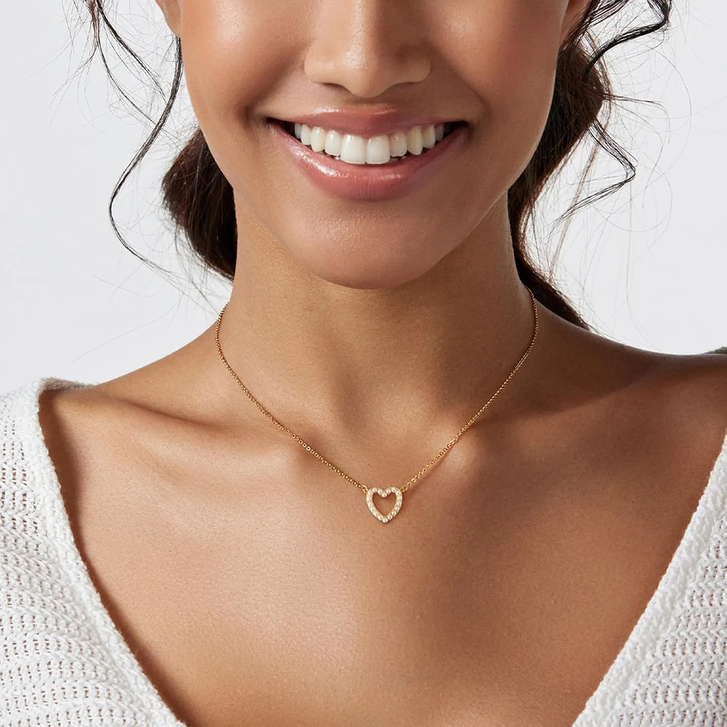 Cute Heart Necklace for Women Gold/Silver Plated Heart Pendant Choker Necklaces Tendy Love Heart Chain Necklace Dainty Gold/Silver Necklace Jewelry Gifts for Women
