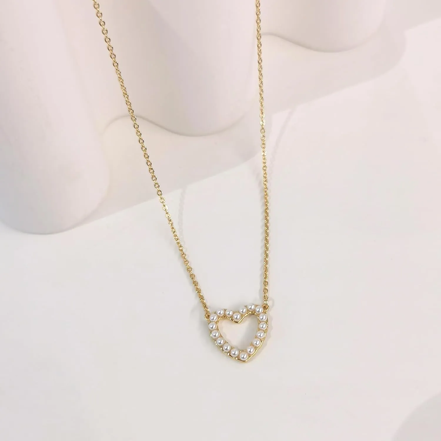 Cute Heart Necklace for Women Gold/Silver Plated Heart Pendant Choker Necklaces Tendy Love Heart Chain Necklace Dainty Gold/Silver Necklace Jewelry Gifts for Women