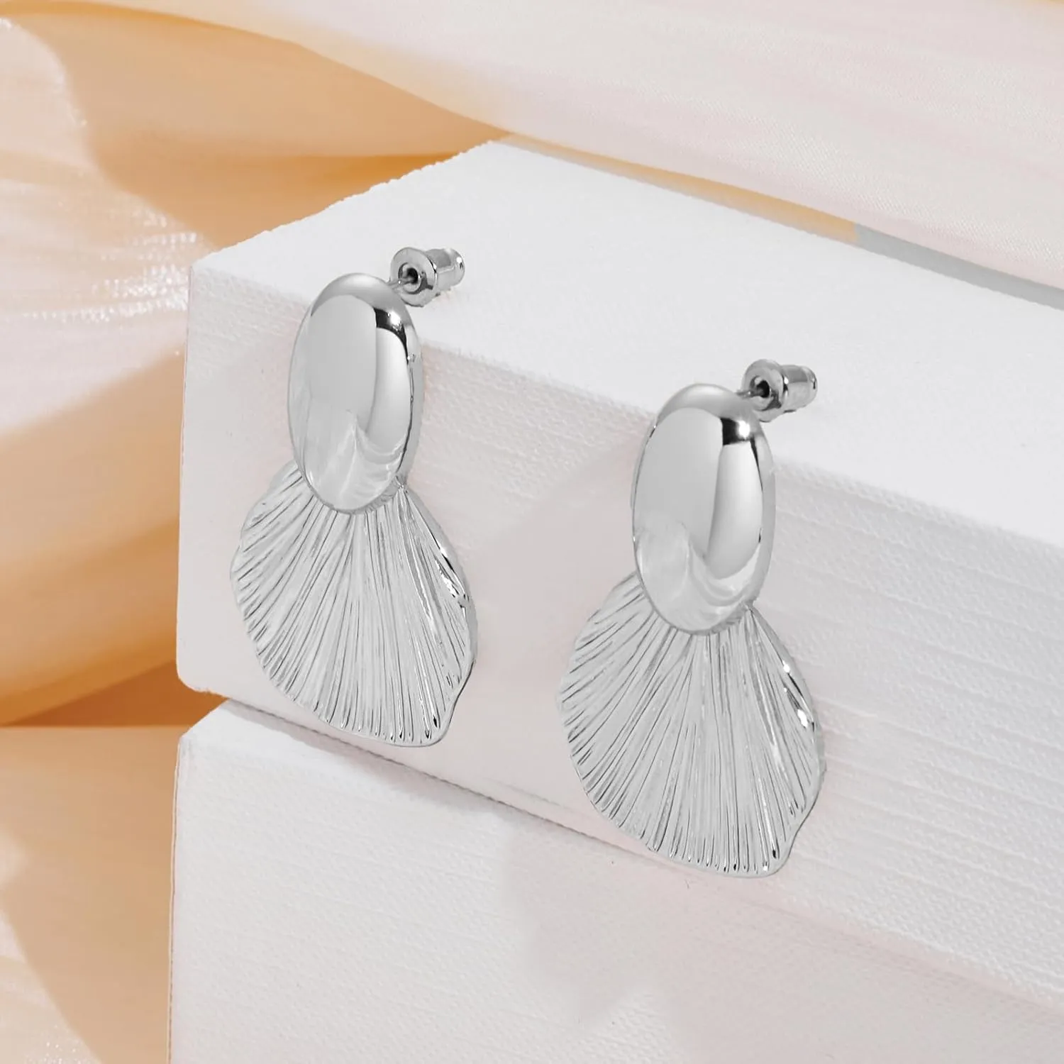 Gold Earrings Dangle Chunky Fan-shaped Earrings Shell Earring for Women Two-Tone Fashion Statement Jewelry