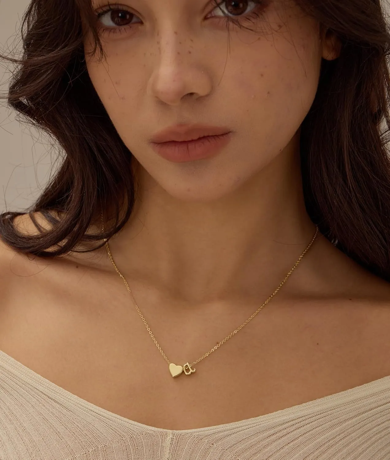 Gold Initial Necklaces for Women 14K Gold Plated Heart Charm A-Z Letter Pendant Necklace for Women Trendy Dainty Gold Necklace Tiny Cute Personalized Custom Name Necklaces Women's Gold Jewelry Gifts