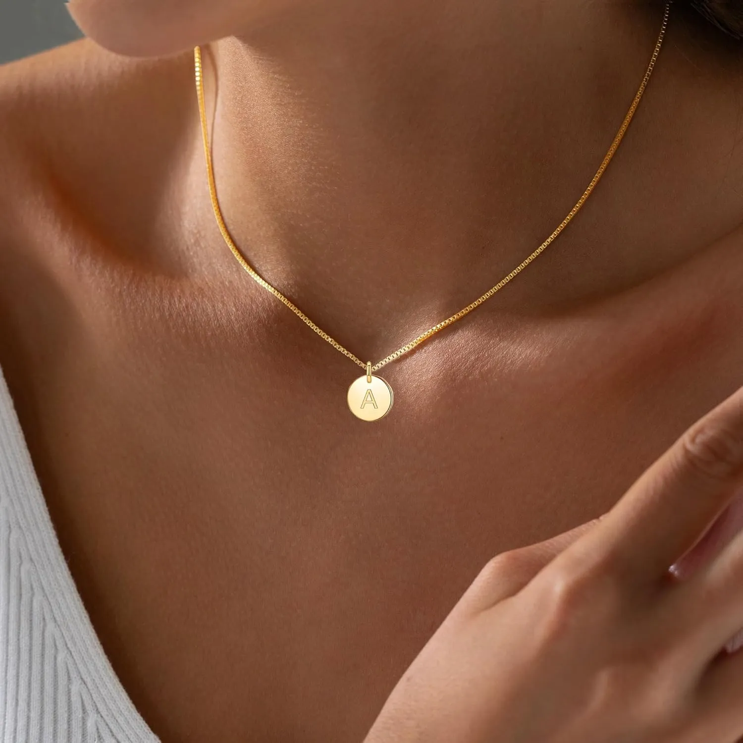Gold Initial Necklaces for Women, Dainty Trendy Gold Letter Necklace 14k Gold Pendant Necklace Cute Choker Necklace Simple Personalized Name Necklace Gold Jewelry Necklace for Gift