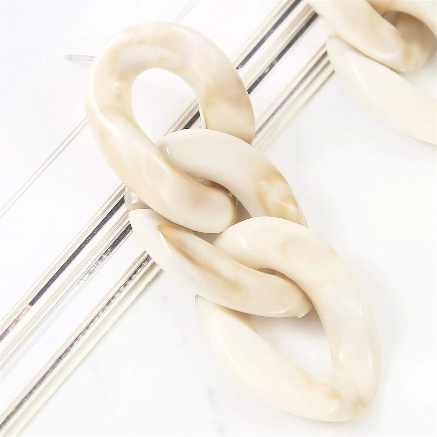 KaFu Fashion geometry Resin Earrings for Women Statement Resin Link Drop Earrings Lightweight Acrylic Dangle Earring Studs for Girls
