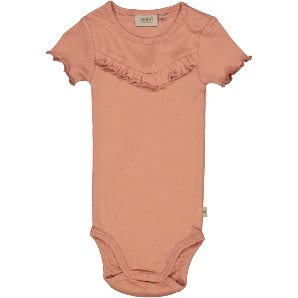 Rib Body Ruffle SS - cameo brown