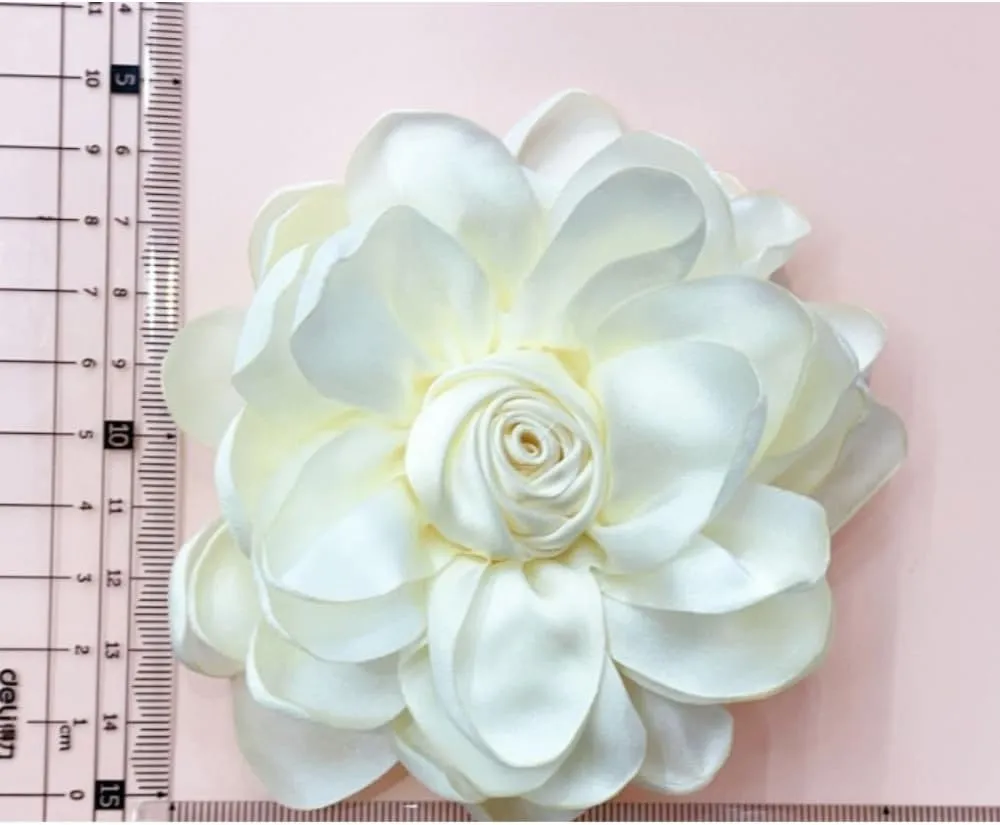 Rose Brooch and Pin for Women Elegant Delicate Flower Pin Shawl Clip Duck Beak Clip for Women's Dress Banquet Party Jewelry Gift