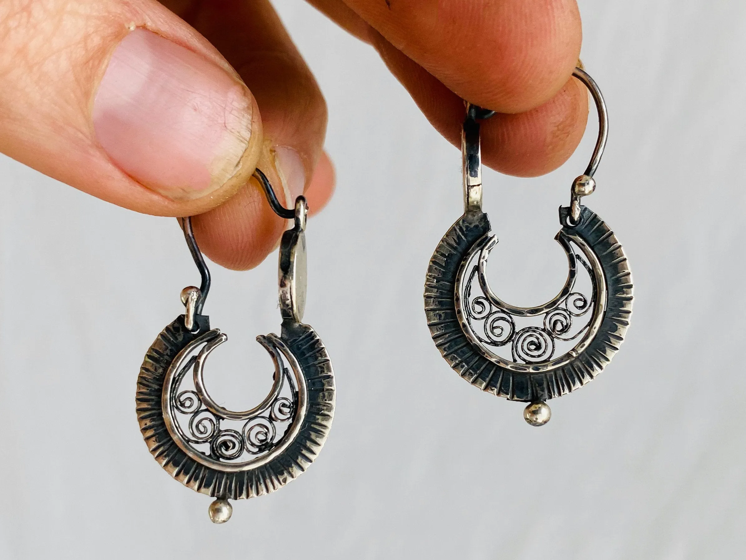 Vintage Oaxacan Filigree Earrings. Sterling Silver. Mexico. Frida Kahlo