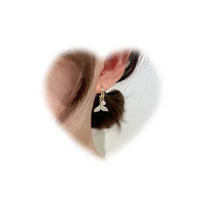 W WEILIRIAN Boho Fish Tail Earrings Crystal Fishtail Dangle Earrings Gold Pearl Drop Earrings Mermaid Tail Wrap Stud Earrings Rhinestone Mermaid Fishtail Earrings Jewelry for Women and Girls